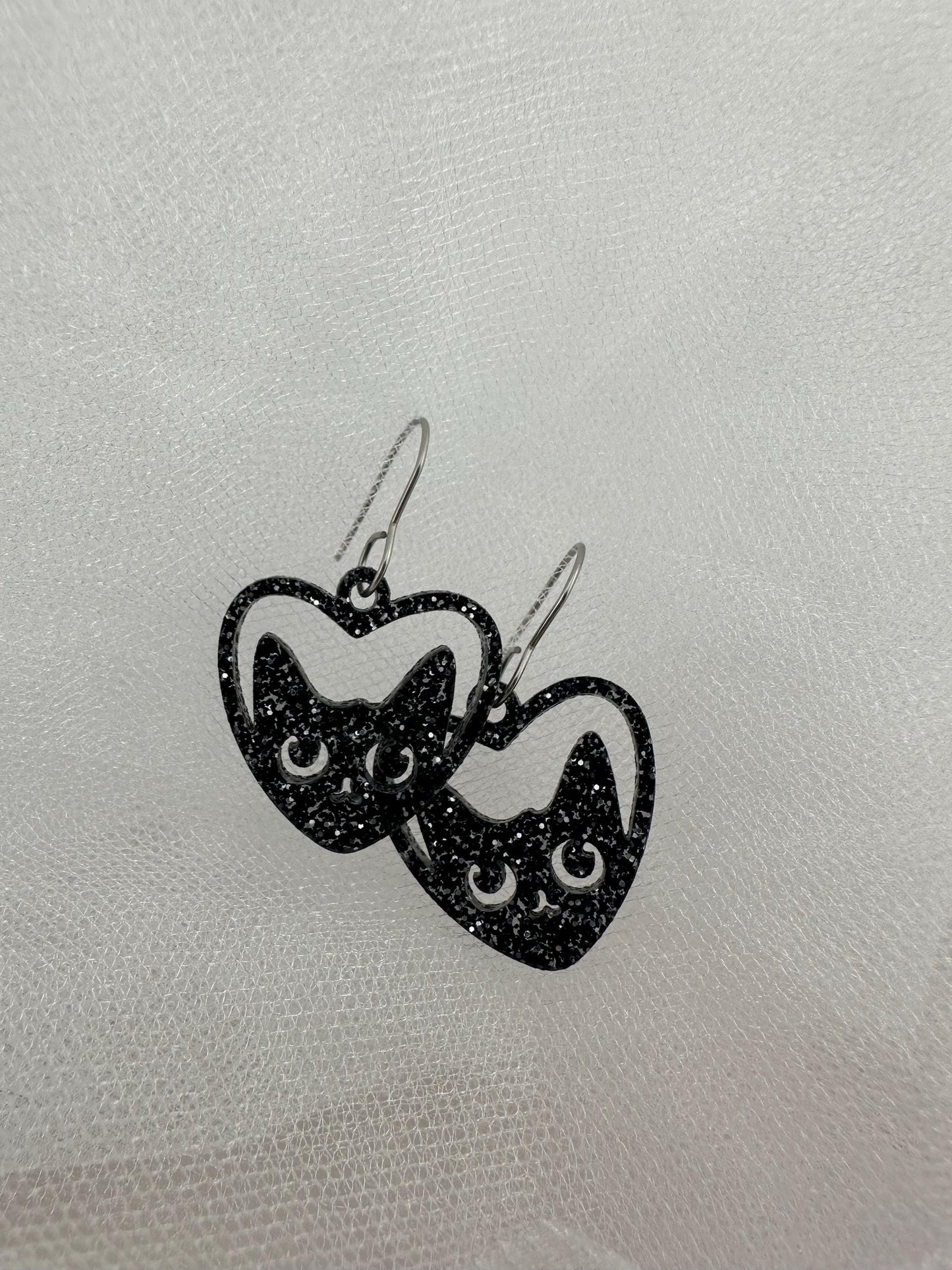 Black Glitter Cat Heart Acrylic Earrings – Lightweight Dangle Earrings for Cat Lovers & Halloween Style