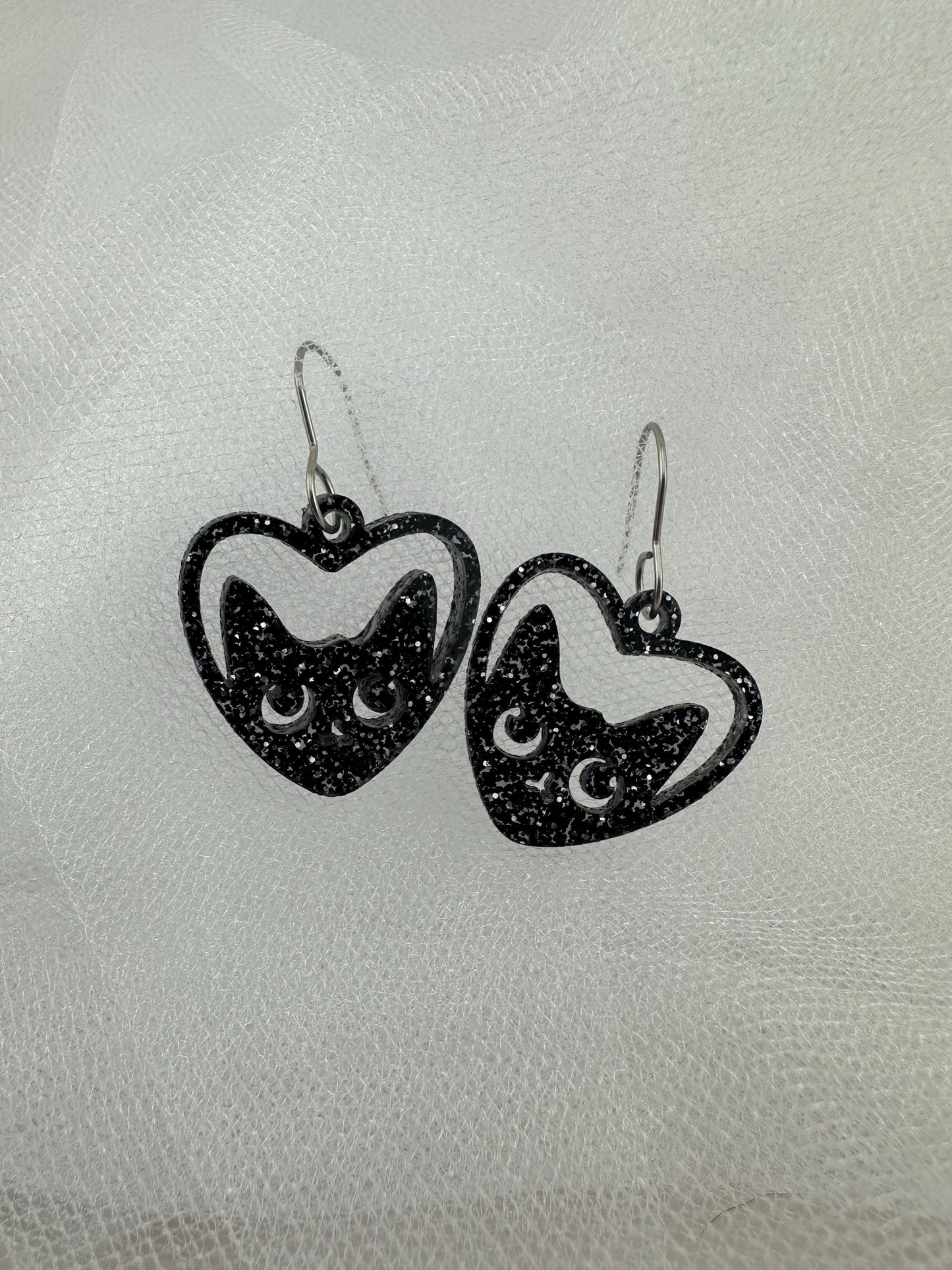 Black Glitter Cat Heart Acrylic Earrings – Lightweight Dangle Earrings for Cat Lovers & Halloween Style